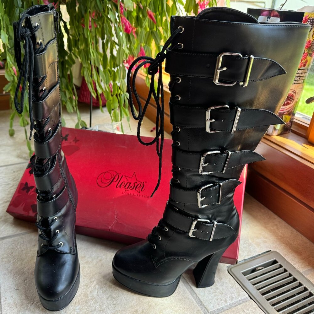 Hi-Heel black Buckle Knee-high boot Size 8